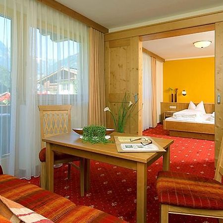 Hotel Maximilian Mayrhofen Pokoj fotografie