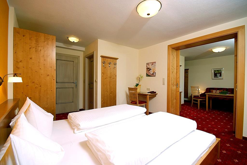 Hotel Maximilian Mayrhofen Pokoj fotografie