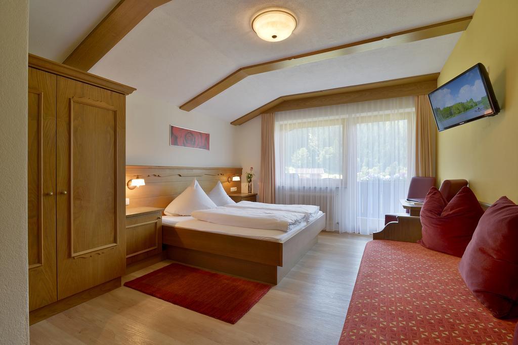 Hotel Maximilian Mayrhofen Pokoj fotografie